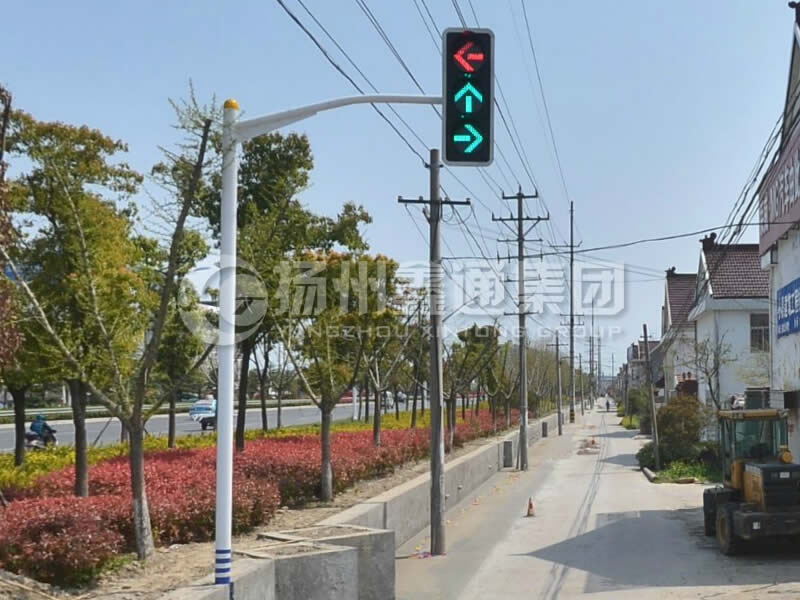 XHDG-017，單挑彎臂信號(hào)燈桿