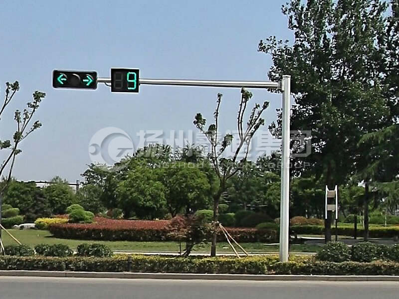 XHDG-035，L型八棱信號燈桿，丁字路口